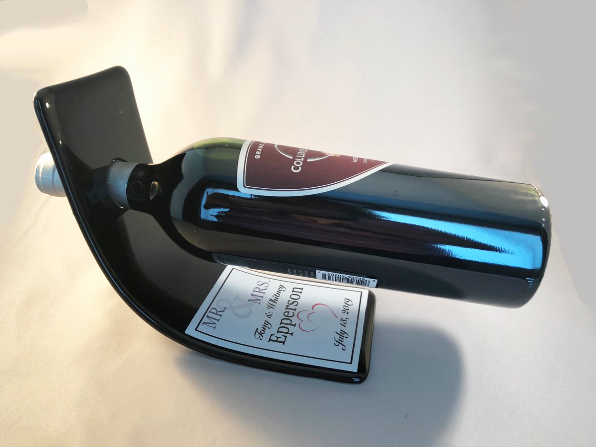 PJsGlass's tweet photo. Need a unique wedding gift that the bride and groom can use to display that special bottle of wine? Personalized for the newlywed couple. Works with full and empty bottles.
https://t.co/b5Q9YqGtGS https://t.co/NWDjgU6Lim