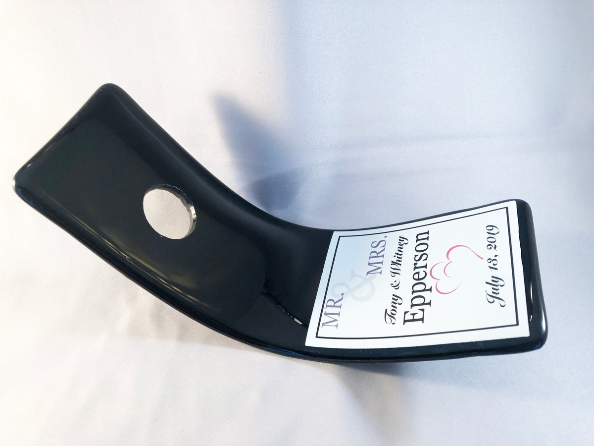 PJsGlass's tweet photo. Need a unique wedding gift that the bride and groom can use to display that special bottle of wine? Personalized for the newlywed couple. Works with full and empty bottles.
https://t.co/b5Q9YqGtGS https://t.co/NWDjgU6Lim