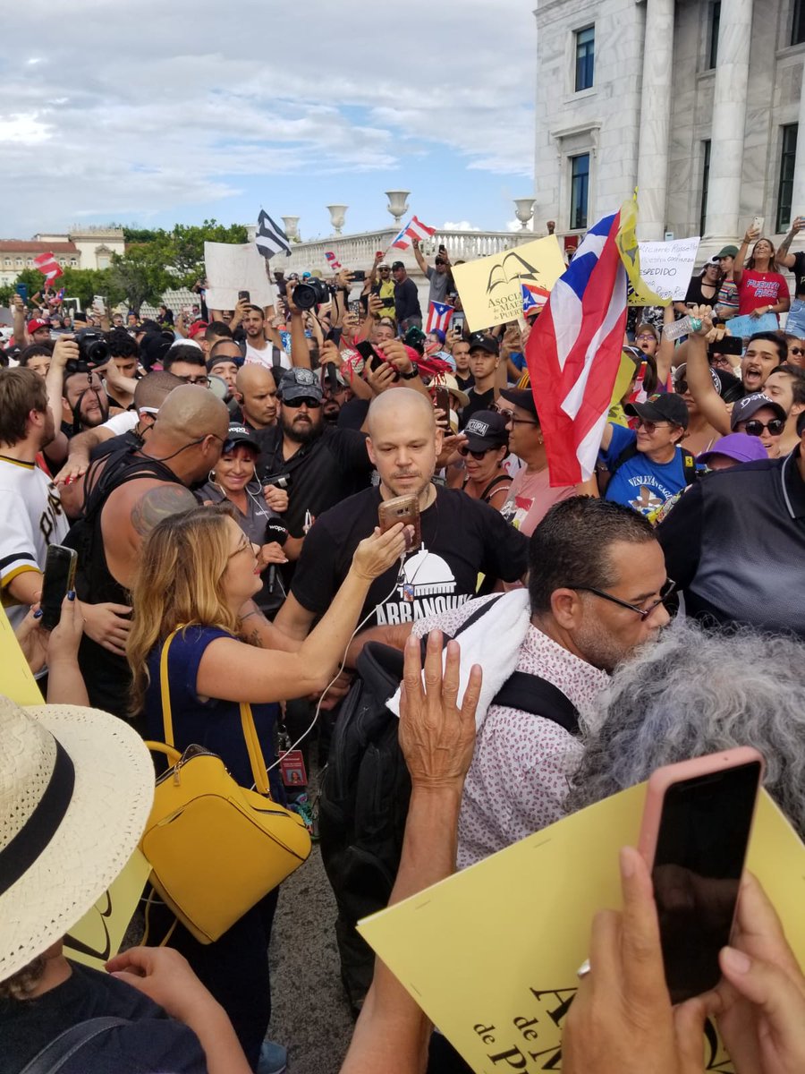 amprnet's tweet photo. ¡Presentes! #RickyRenuncia https://t.co/RlPD3nvg0h
