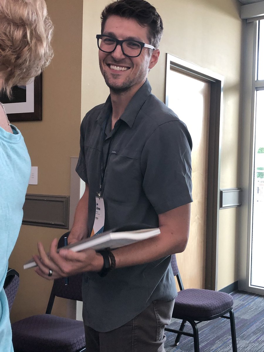 ADean84's tweet photo. Hey @DiscoveryEd this guy deserves a raise, an award, the finger, a week of vacation in Tahiti, and maybe even a hug! #ProblemSolver #DEbehindthescenes #KindandHelpful #CertificationTrack https://t.co/7dpsEnv7Xh