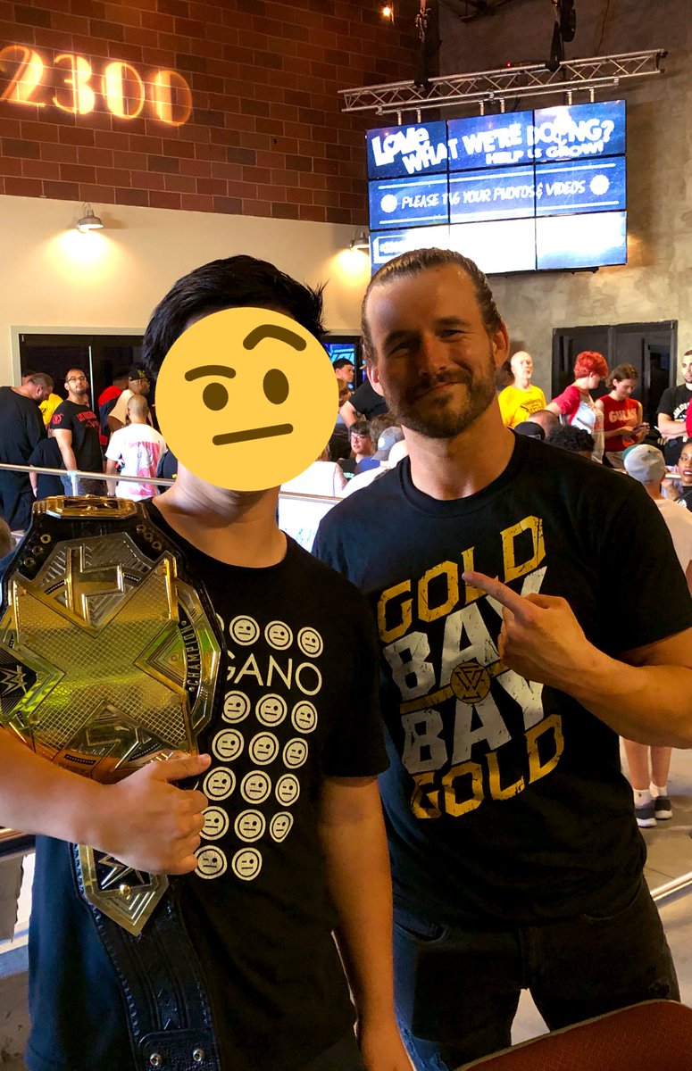Fight24Fight's tweet photo. #Evolve10th Meet&Greet編 part1
Adam Cole BAYBAY!!
おそらく一番人気でものすごい行列やった。
超超超絶ナイスガイ。最高の笑顔で神対応。
対ガルガノ2連戦が大好きだと伝えたらあの試合はキャリアベストでUndisputedだったとおっしゃってました。
#Evolve131 https://t.co/CZ1oDrSudH
