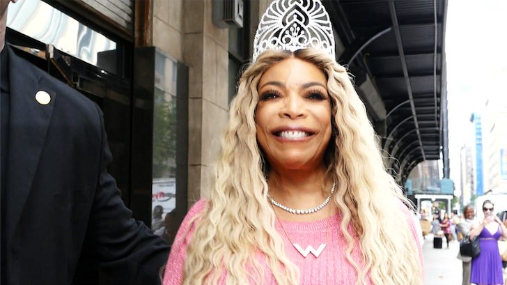 Wendy Williams Gets Sung Happy Birthday by Paparazzi  