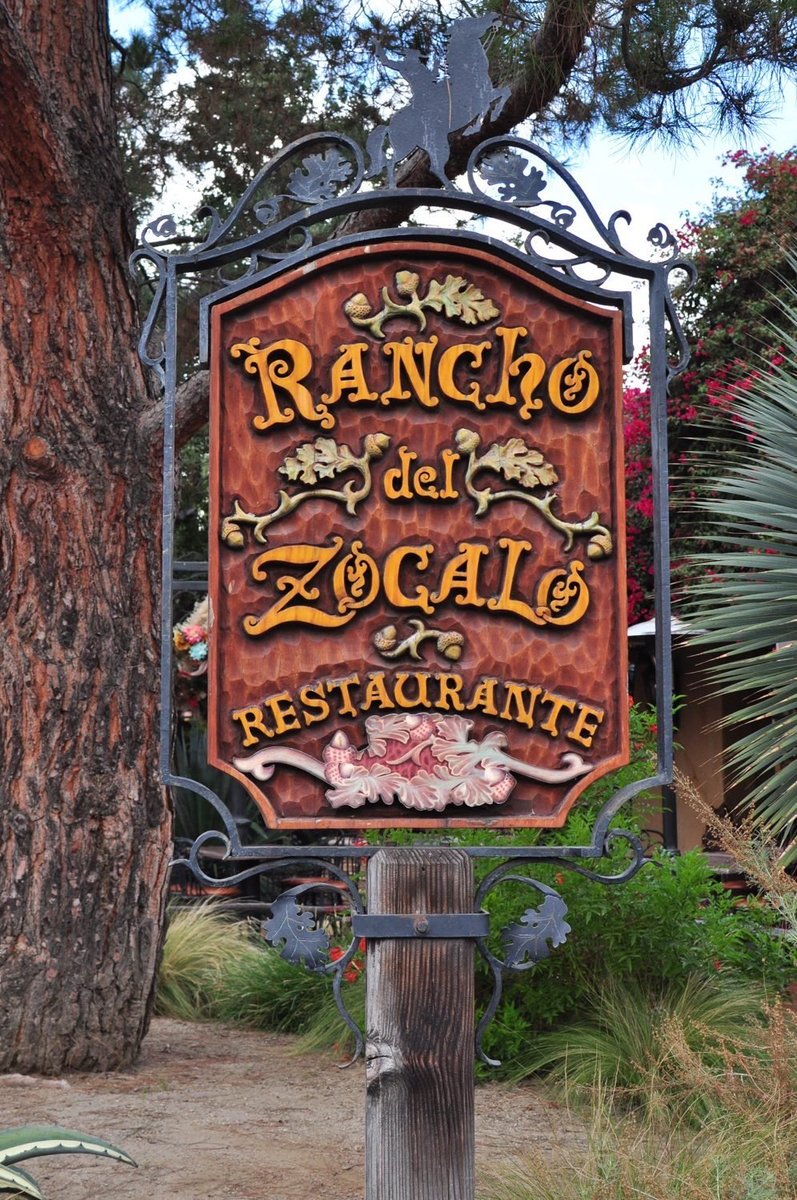 mike23pizzo's tweet photo. @DisneylandToday I'm a huge fan of this font!  Any chance of getting the name of it? https://t.co/GyagoDA5aj