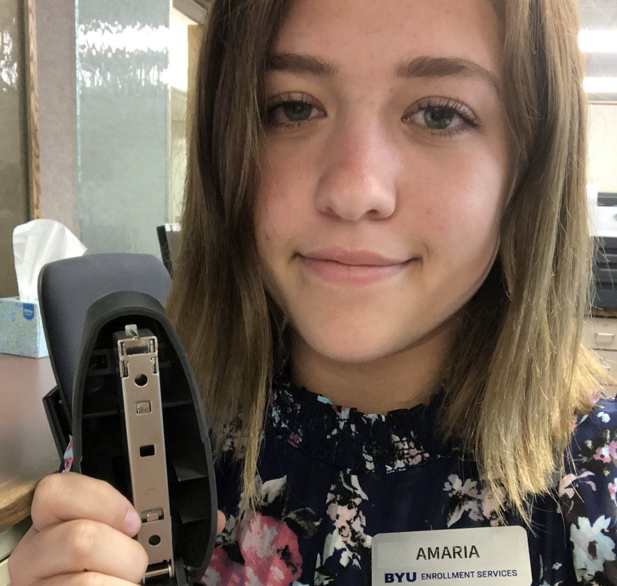 yagirlamaria's tweet photo. 2 retweets and I’ll staple my face at work https://t.co/KGnJeOhFGT