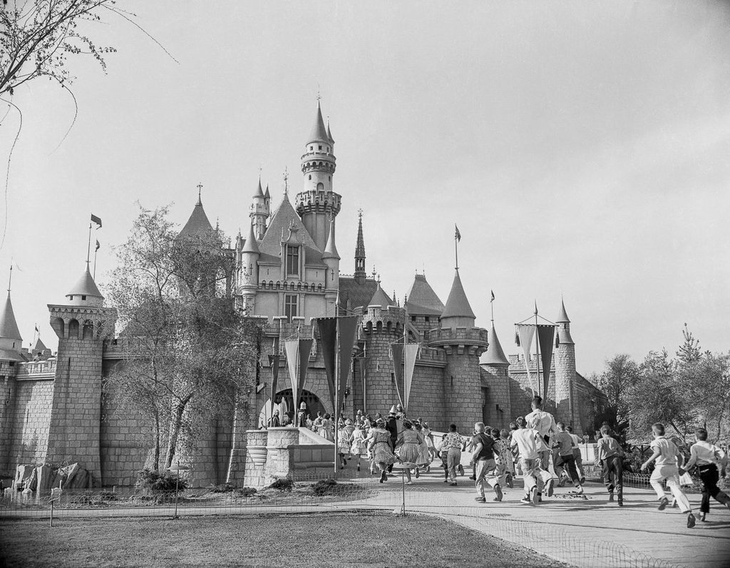 nerdypopshow's tweet photo. 64 years ago, on this day in history, #Disneyland opened its gates for the first time! ✨  What are your favorite #memories from the #happiestplaceonearth ? https://t.co/AW14MGkn9H