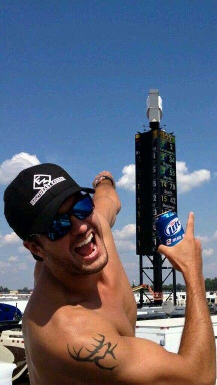   HAPPY BIRTHDAY LUKE BRYAN  MAY UR WISH COMES TRUE !! 