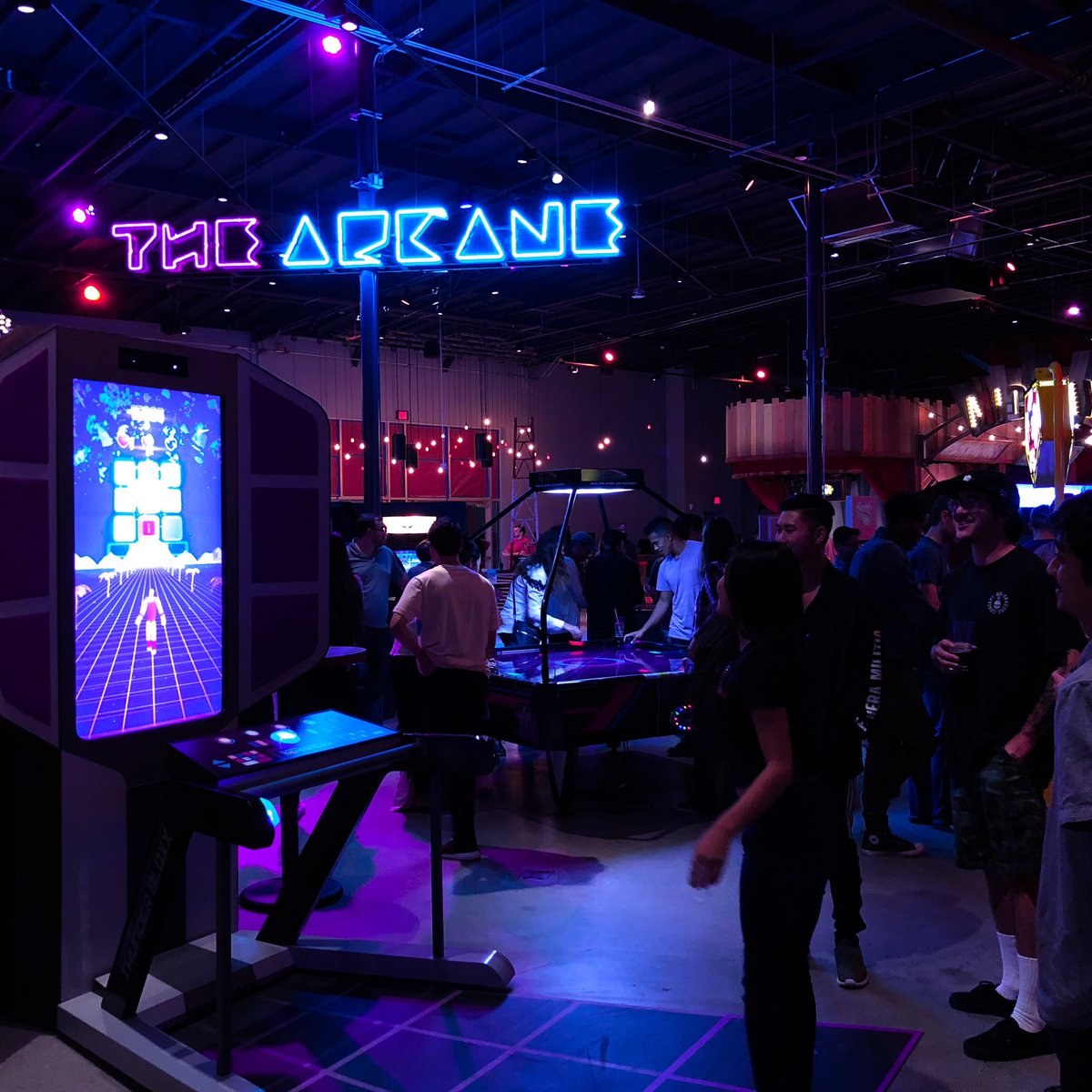 USCIovineYoung's tweet photo. This summer, Jacob Surovsky, is hard at work and play as an intern at Two Bit Circus, a micro amusement park that fuses digital and immersive technology with traditional games to create a new world of social entertainment. #USCIYA #Entertainment #TwoBitCircus https://t.co/QEFXUr88qd