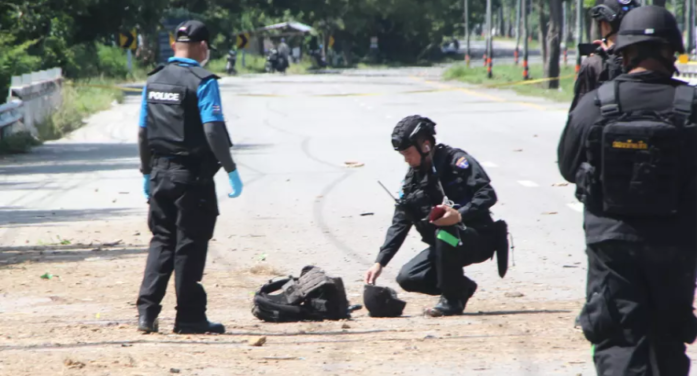 jeffthomaslive's tweet image. Muslim Insurgent Roadside Bomb ... - chiangraitimes.com/muslim-insurge… - chiangraitimes.com/wp-content/upl… - -#ArmyRangers #BombExplosion #MuslimInsurgents #NarathiwatProvince