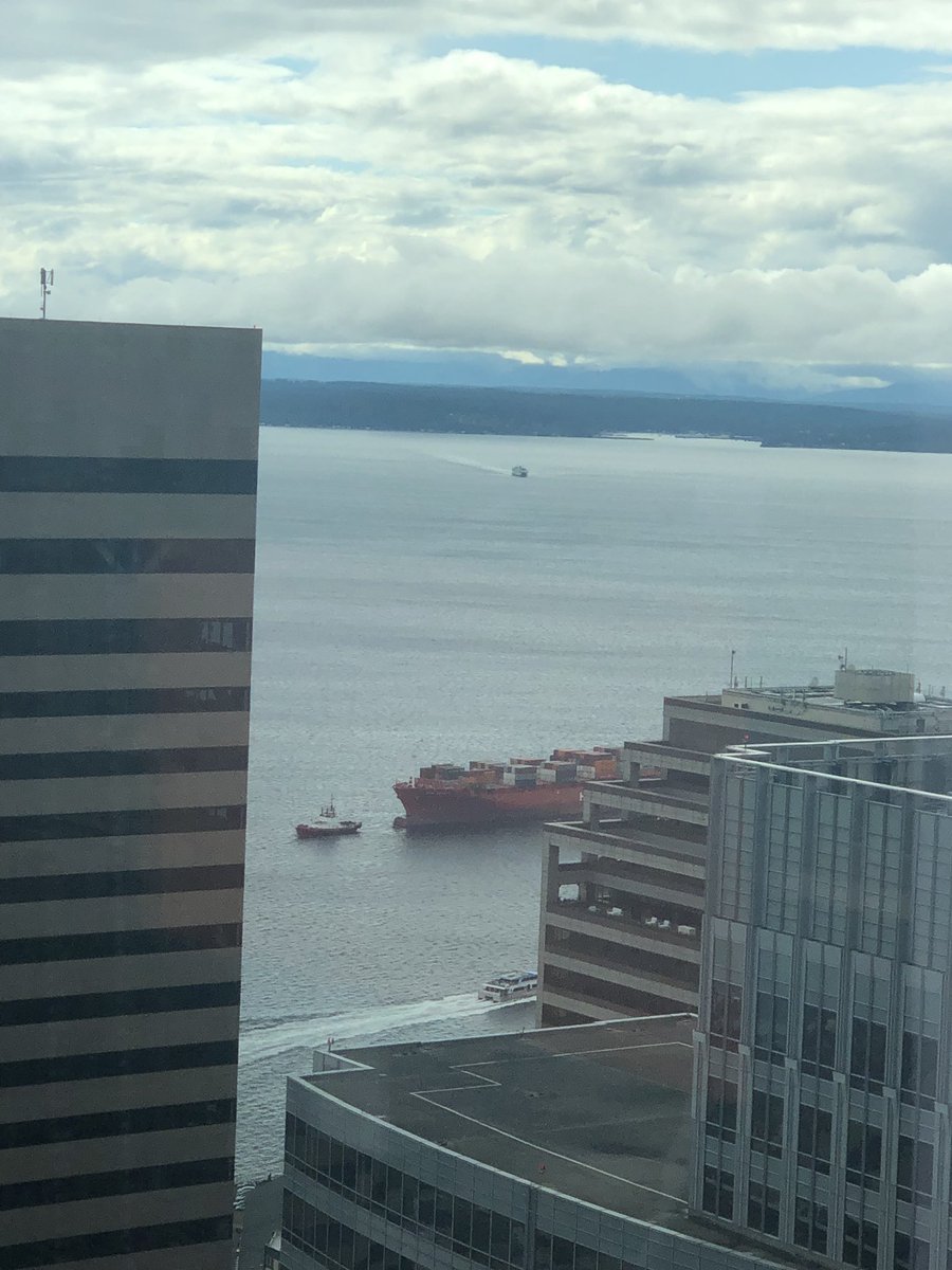 JackieSandoval's tweet photo. Great views from our new @F5Networks offices in the sparkling new #F5tower ...fun watching the little tug boats cruise by pulling the container ships. #BeF5 https://t.co/LWAcMqHlRt
