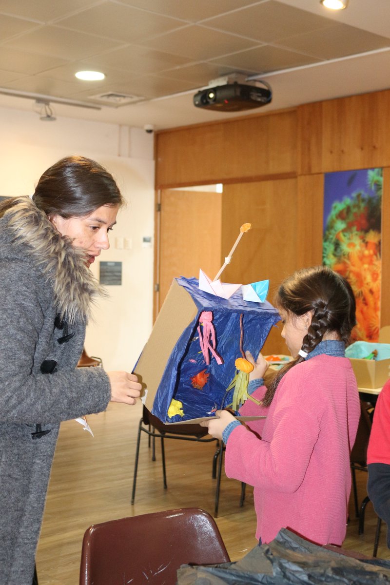 CulturalCondes's tweet photo. Hoy iniciamos con todo CULTURA QUE ENTRETIENE en estas #VacacionesDeInvierno. Compartimos imágenes del taller #gratis Diorama del fondo del mar que dio la artista María José Montero @josepinky #EnElMUI 🌊🐠🦈🐳 

Todo en el marco de la expo HUMBOLDT. PARAÍSO DE BIODIVERSIDAD https://t.co/xZAzZRjxIe
