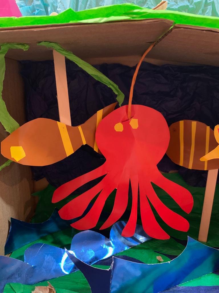 CulturalCondes's tweet photo. Hoy iniciamos con todo CULTURA QUE ENTRETIENE en estas #VacacionesDeInvierno. Compartimos imágenes del taller #gratis Diorama del fondo del mar que dio la artista María José Montero @josepinky #EnElMUI 🌊🐠🦈🐳 

Todo en el marco de la expo HUMBOLDT. PARAÍSO DE BIODIVERSIDAD https://t.co/xZAzZRjxIe