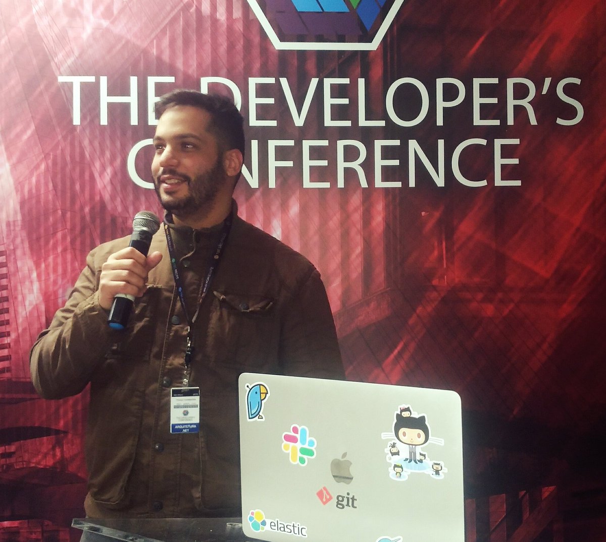 Thiago Gambarra falando sobre CQRS e MediatR na trilha Arquitetura .NET no TDC SP 2019.

#TheDevConf #dotnet #microsoft