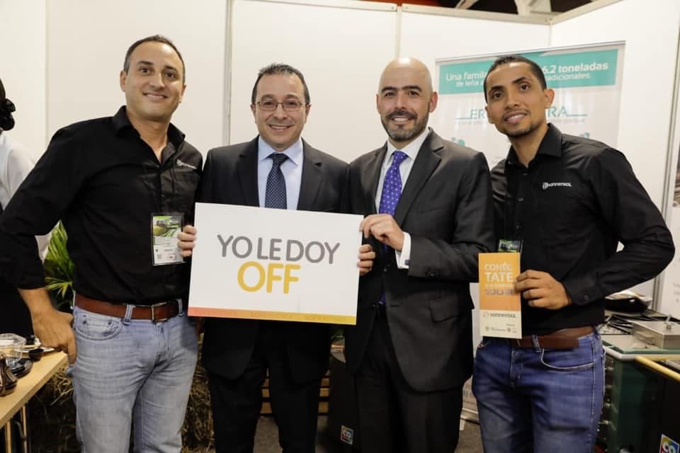 sonnensol1's tweet photo. Hoy contamos con la visita en #Agroexpo2019 del Director Nacional del SENA @EstradaCarlosM y el Presidente de la Asociación de Agricultores de Colombia, Jorge Enrique Bedoya.
Ellos se suman a nuestra campaña #YoledoyOff y reafirman su compromiso con el medio ambiente. https://t.co/WEZsei2GVQ