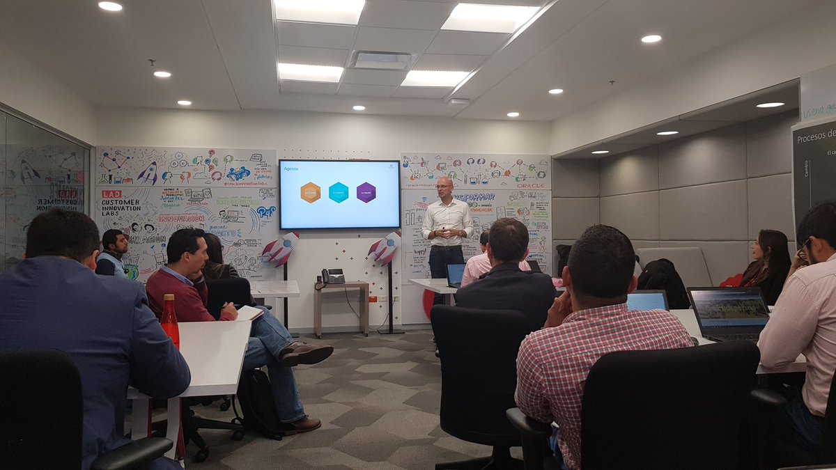 marialondonog1's tweet photo. Damos inicio a una nueva sesión de #agilismo con la comunidad de #scrum en #Colombia en el #OracleInnovationLab https://t.co/YZnKEhsYLM