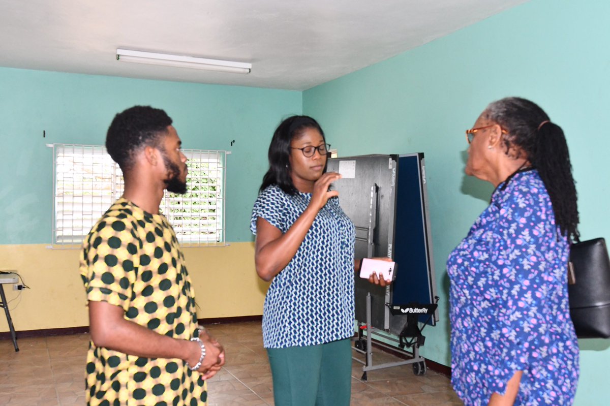 SujaeBoswell's tweet photo. Our team from the JA Nat’l for Commission &amp; UNESCO Ja Youth Advisory Council chaired by @pcharlesjr visited the St. Augustine Place of Safety, Sunbeam &amp; Manning’s Boys Homes. We delivered books from the 1st phase of our book drive. 

It’s not too late for you to donate. https://t.co/ne09TPOVtn