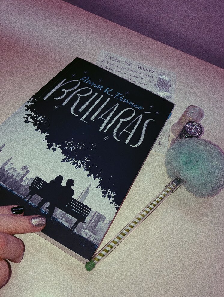 venusenvirrgo's tweet photo. Nueva reseña de #Brillaras , me ayudan una Banda compartiendo y yendo a leerla a ver si les gusto ✨ https://t.co/XGLDi3brI9 https://t.co/zMg0hFAVi0