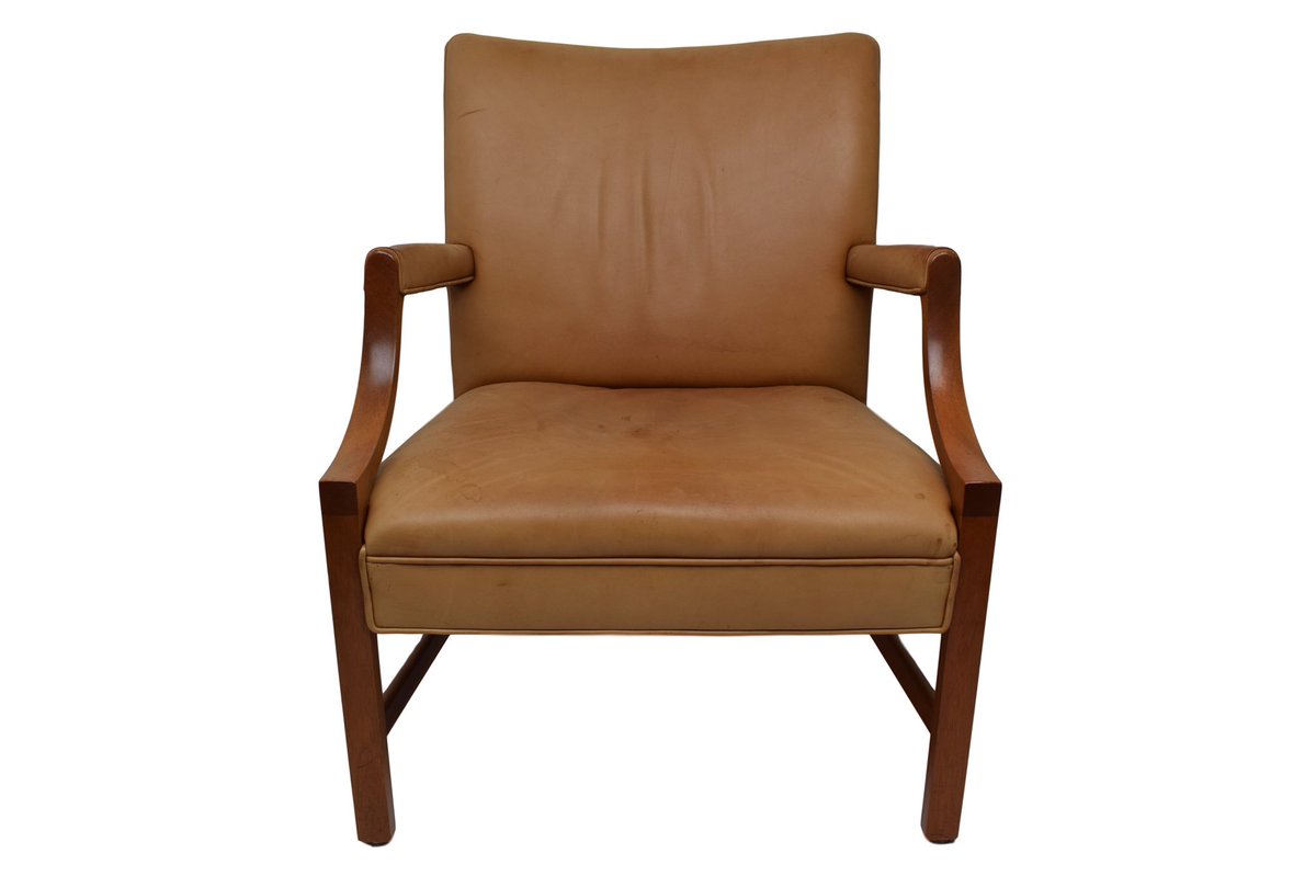webbsmidcentury's tweet photo. SUMMER SALE! An armchair by Ole Wanscher produced by A.J. Iversen. Worldwide delivery and VAT-free shopping for non-EU customers. #webbsmidcentury #olewanscher #olewanscherchair #ajiversen #danishchair #scandinaviandesign https://t.co/bJO0wHhWe9