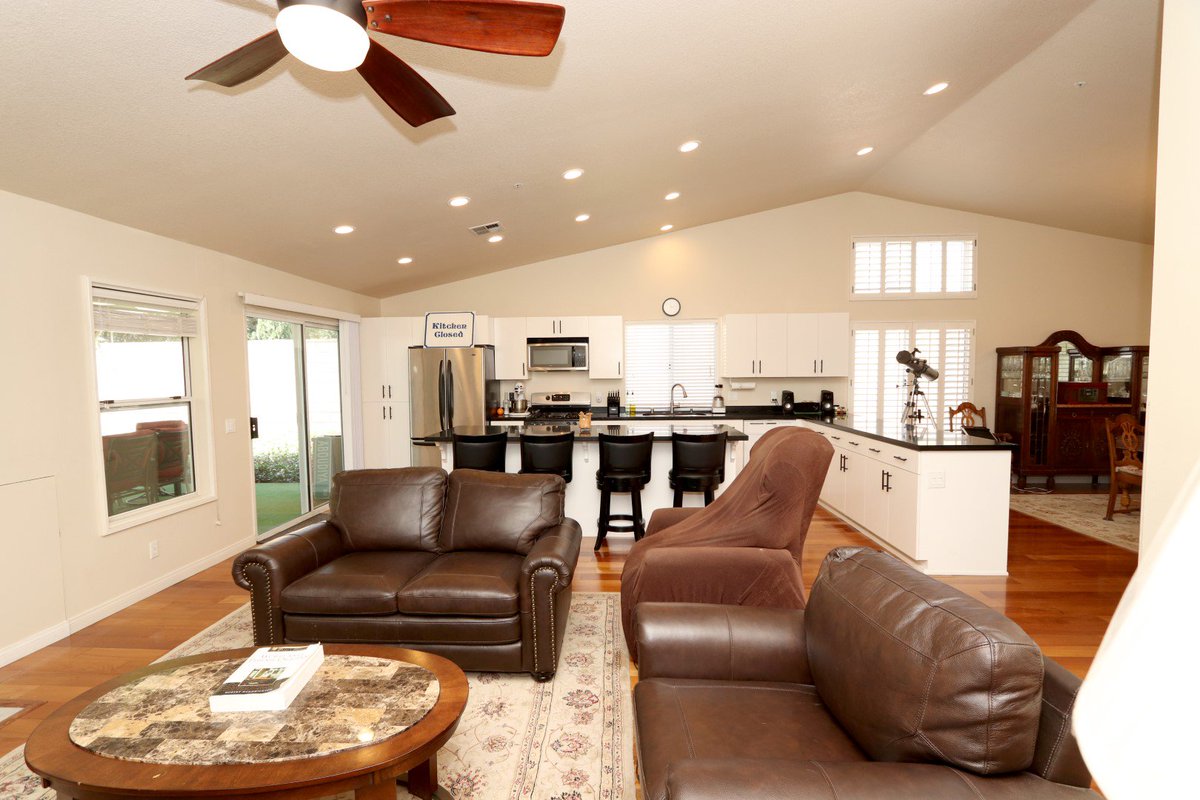 Bfogger's tweet photo. New #listing @TheFoggs In the "Rancho Dincara" 1220 Dincara Rd Burbank in the Heart of the RANCHO excellent equestrian location. Delightful 3+2 w/ comfortable open floor plan: 1,761 Home SQ FT : 7,521 SQ FT Lot Zoned for 2 horses $1,149,000.00 https://t.co/OPFQ021xvg https://t.co/JcQt3oJYHh