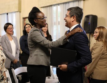 JuanOrlandoH's tweet photo. El @BancoMundialLAC y Honduras estamos trabajando más fuerte que antes; hoy firmamos un convenio enfocado a fortalecer los programas sociales para las familias más necesitadas y la reactivación económica en ejes importantes como el café que representa el 5% de PIB del país. https://t.co/r6rbHCoziY