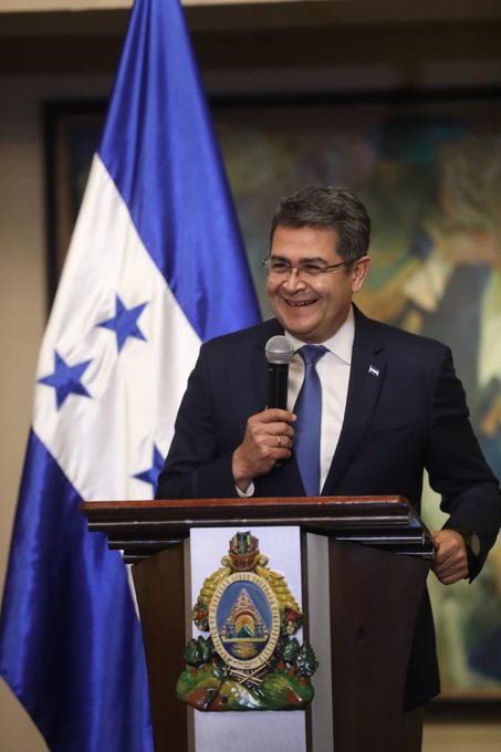 JuanOrlandoH's tweet photo. El @BancoMundialLAC y Honduras estamos trabajando más fuerte que antes; hoy firmamos un convenio enfocado a fortalecer los programas sociales para las familias más necesitadas y la reactivación económica en ejes importantes como el café que representa el 5% de PIB del país. https://t.co/r6rbHCoziY
