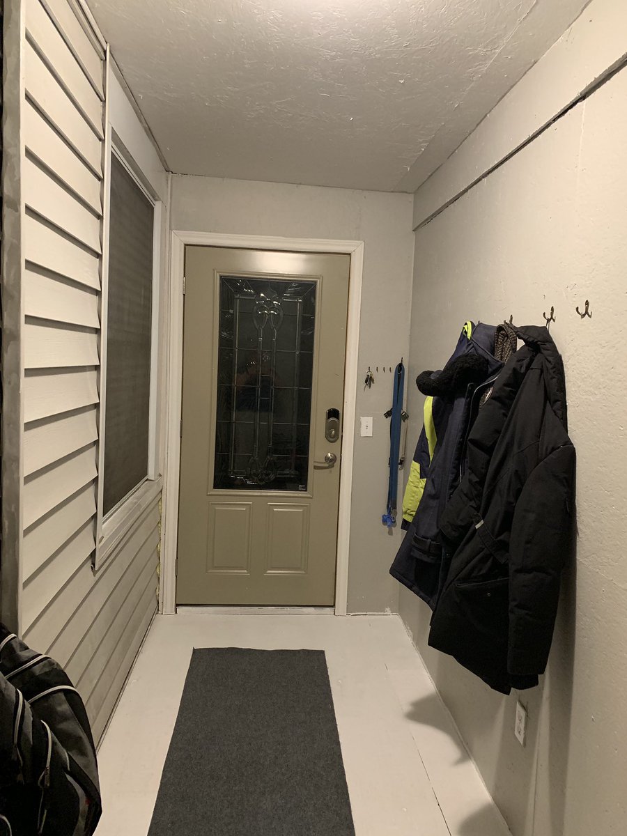 p782203's tweet photo. 3000% more stressed than usual, and my brain won’t shut off. Last night I painted/finished up my mudroom until 0330. Tonight I just want to sleep, but I am wide-awake analyzing all possible outcomes in my life.
#DiffuserGoing #LavenderDoYourThing #MyMudroom #84yrsInTheMaking https://t.co/yspgJHrGsl