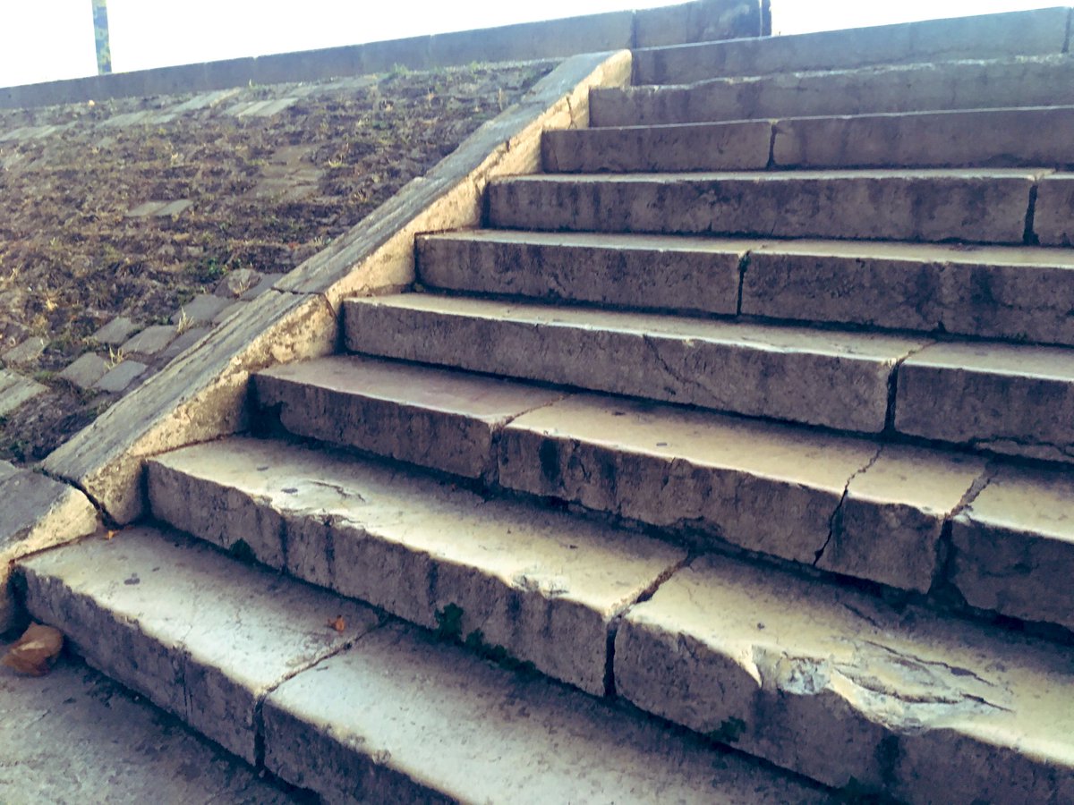 AudreyPulvar's tweet image. Je pose ça là... Bonne journée à toutes et tous 😉🌺 #Arles #Rhone