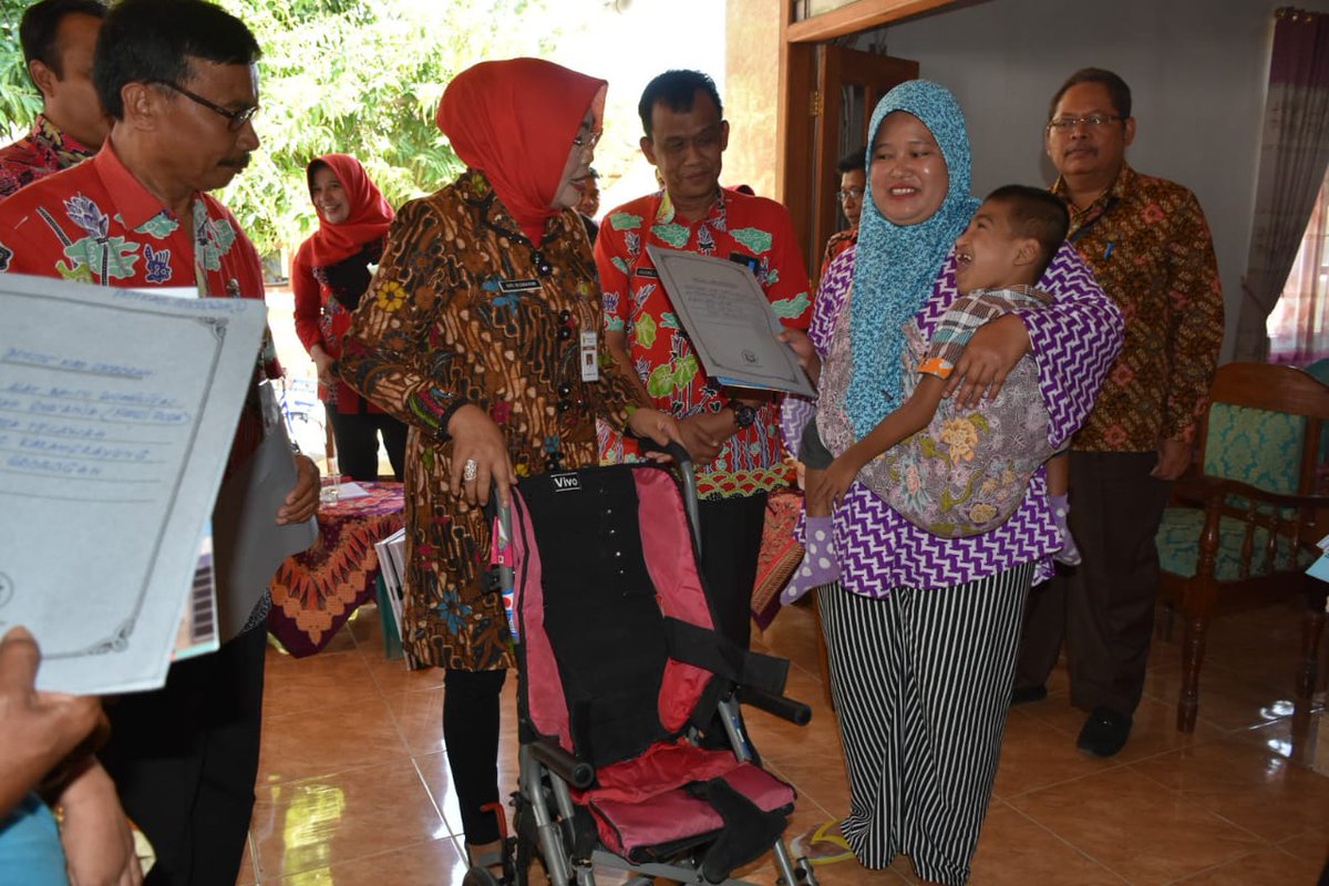 humasGrobogan's tweet photo. Bupati Sambang Warga di Desa Kramat Kecamatan Penawangan. #sambangwarga #penawangan #groboganindah #groboganbersemi #wisatagrobogan #groboganmaju #groboganjaya #purwodadigrobogan #purwodadijateng #visitgrobogan #visitpurwodadi #grobogangayeng https://t.co/OrW3fFGMgG
