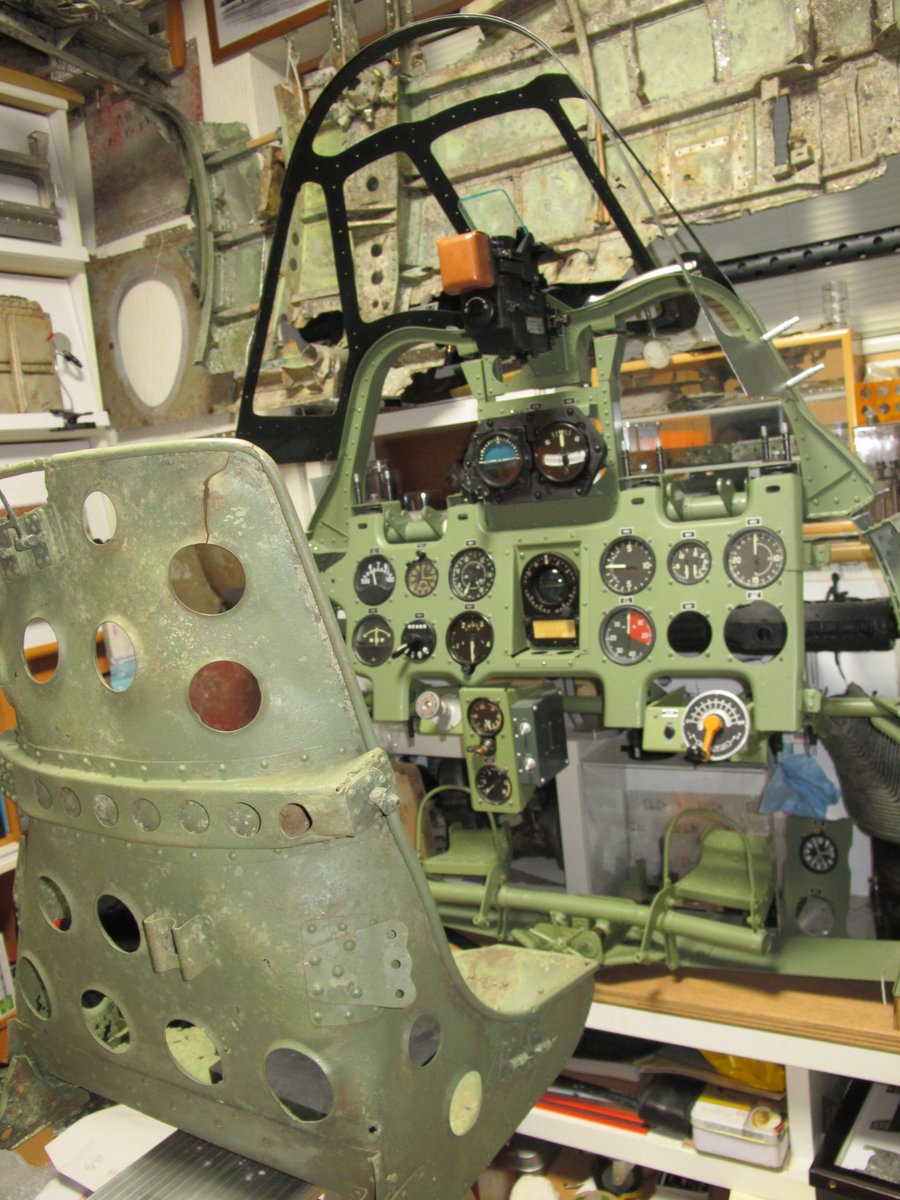 A6m232 中村泰造 吉右衛門 En Twitter で 零戦操縦席 の塗色は明確 ある意味厳格 に区分され 0番 1番 隔壁裏 第5隔壁前までが 淡緑色 風防枠内側と操縦席内胴体上面の第1風防内と第3風防内が 艶消黒 と現物では明らか よって その他の部分の機体内部が A6m232 中村泰造 吉右衛門 En Twitter で 零戦操縦席 の塗色は明確 ある意味厳格 に区分され 0番 1番 隔壁裏 第5隔壁前までが 淡緑色 風防枠内側と操縦席内胴体上面の第1風防内と第3風防内が 艶消黒 と現物では明らか よって その他の部分の機体内部が