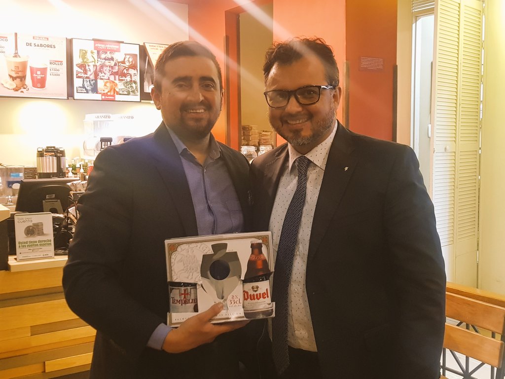 RubenDAcostaO's tweet photo. Detallazo del profe @EstanislaoEsc, muchas gracias por las bieres #Duvel y #Tempelier 🍻👌✌ https://t.co/ADFkPtFu6g