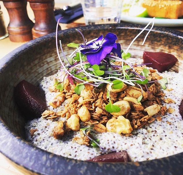 NEW MENU ITEM ⭐Chia Quinoa Porridge served with wattleseed granola ginger, orange, coconut milk, mulled red wine poached pear. This vegan, gluten-free and dairy-free dose of awesomeness is now available from Vertue Coffee…

📸 instagram.com/p/B0CeKwxpMrv/ via tweet.photo