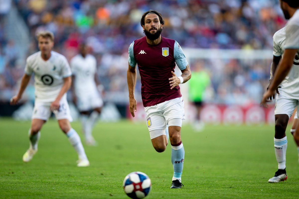 This man looking slick on his #AVFC debut. 👊 https://t.co/orzndgc3Au
