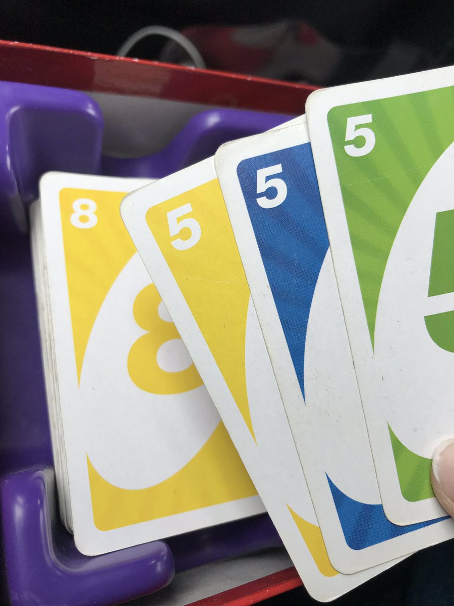 Dearestlo's tweet image. Ok avec mon frère on est pas d’accord sur le uno
Dans cette situation est ce qu’on peut poser les trois 5 d’un coup comme ça ? 
Rt si oui
Fav si non