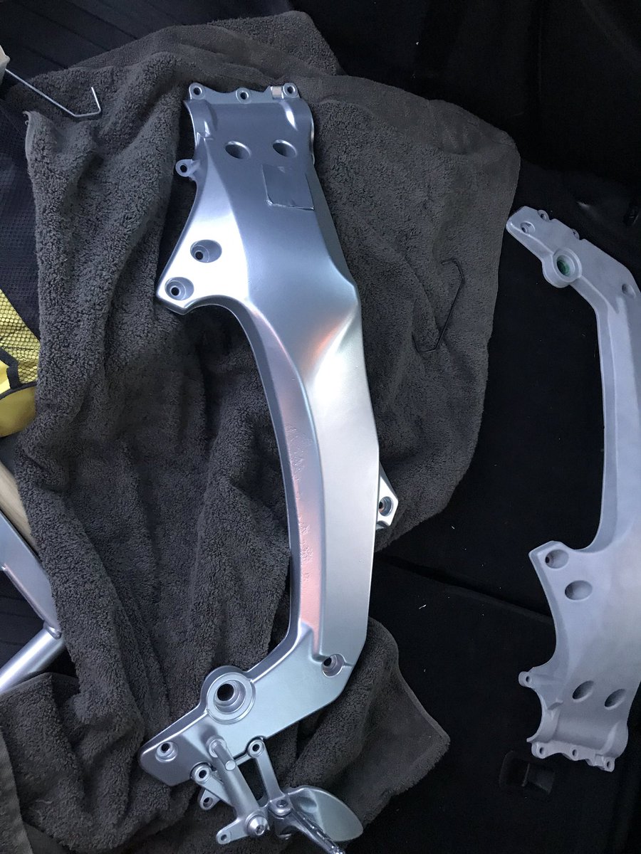 deer_hipster's tweet photo. Powder coated :D after months of work, finding and and collecting a ton of parts I’m at the point to where u can assemble my 2nd frame :D just gotta cost the other half (on the right) #aprilia #rs110 #sprotbike https://t.co/iZaiTNzswK