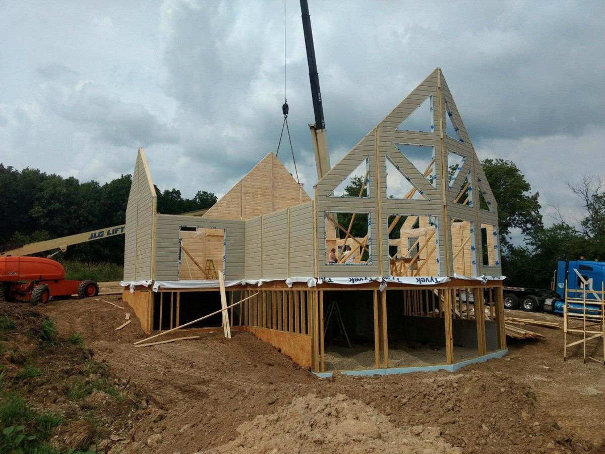 CurtisMccurry's tweet photo. Another beautiful @timberblock house being built just outside of Madison, WI today. All the perimeter walls installed today in 5 hours! Framing, R-30 insulation, exterior cladding and interior cladding in less than 1 day! #offsiteconstruction #energyefficiency #Sustainability https://t.co/0ZrIz7XY4q