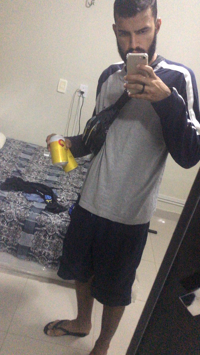 b10zinho's tweet photo. “ain mas ainda eh quarta feira” FODASE IRMAOZINHO https://t.co/JaxU2gktsG