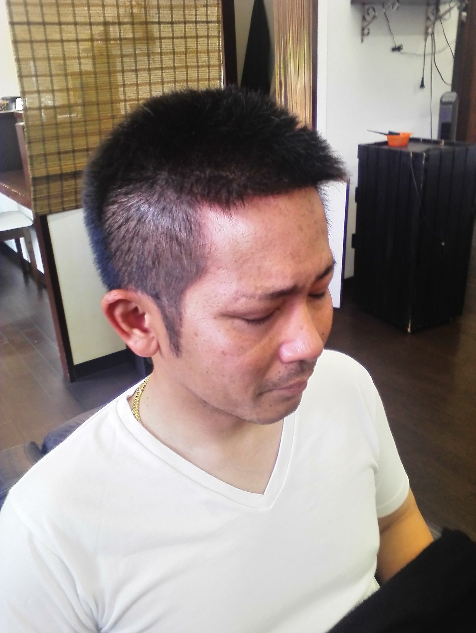 Hair 癒庵 ワイルドでいこう アイロンパーマです ベリーショートスタイルも アイロンパーマならハードに巻けます パーマをしてみたいけど髪が短い そんなお悩みの方 ご相談ください 沖縄 泡瀬 理容室 床屋 メンズ髪型 Hair 癒庵 ワイルドでいこう アイロンパーマです ベリーショートスタイルも アイロンパーマならハードに巻けます パーマをしてみたいけど髪が短い そんなお悩みの方 ご相談ください 沖縄 泡瀬 理容室 床屋 メンズ髪型