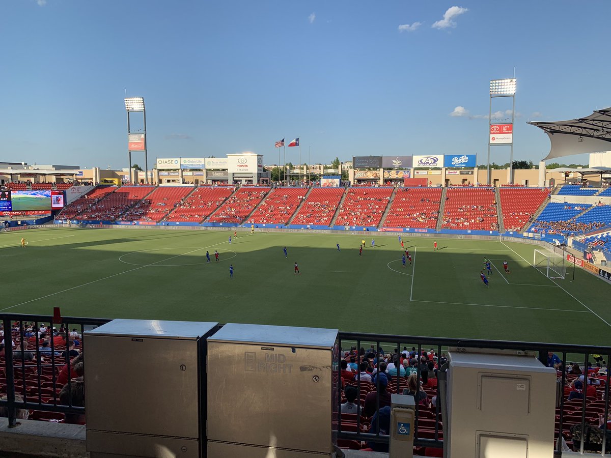 devarshi_desai's tweet photo. Cheering up the home team ⚽️ 🥅 
#FCDvSEV @FCDallas https://t.co/okY0E5h2QB