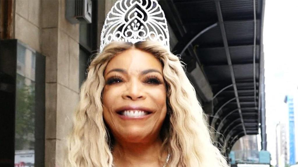 Wendy Williams Gets Sung Happy Birthday by Paparazzi  