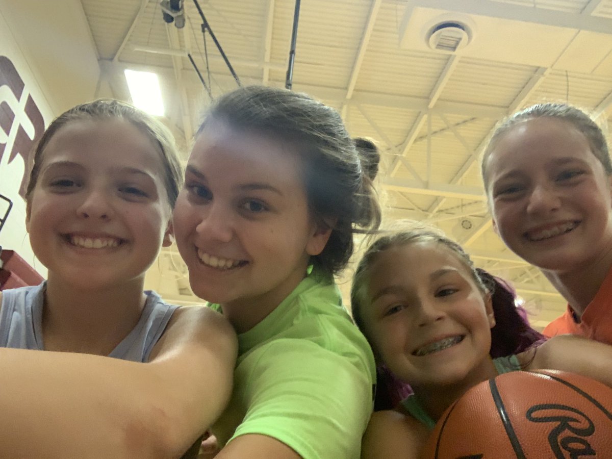 Not only do the GR girls show the kiddos how to hoop, they also show off their selfie skills! #GrKidsCamp #WeAreGR #PioneerPride #SelfieGameStrong