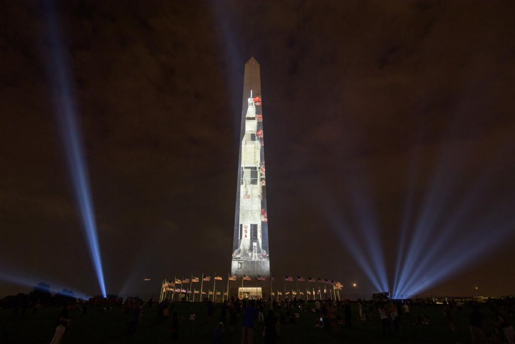 Standing tall at 363 feet, the Saturn V rocket was the only vehicle of its time that could accomplish a feat such as landing humans on the Moon. 👨‍🚀 🌔 This #Apollo50th, the @AirAndSpace Museum has brought the rocket back to life on the Washington Monument: go.nasa.gov/2LYv7eQ