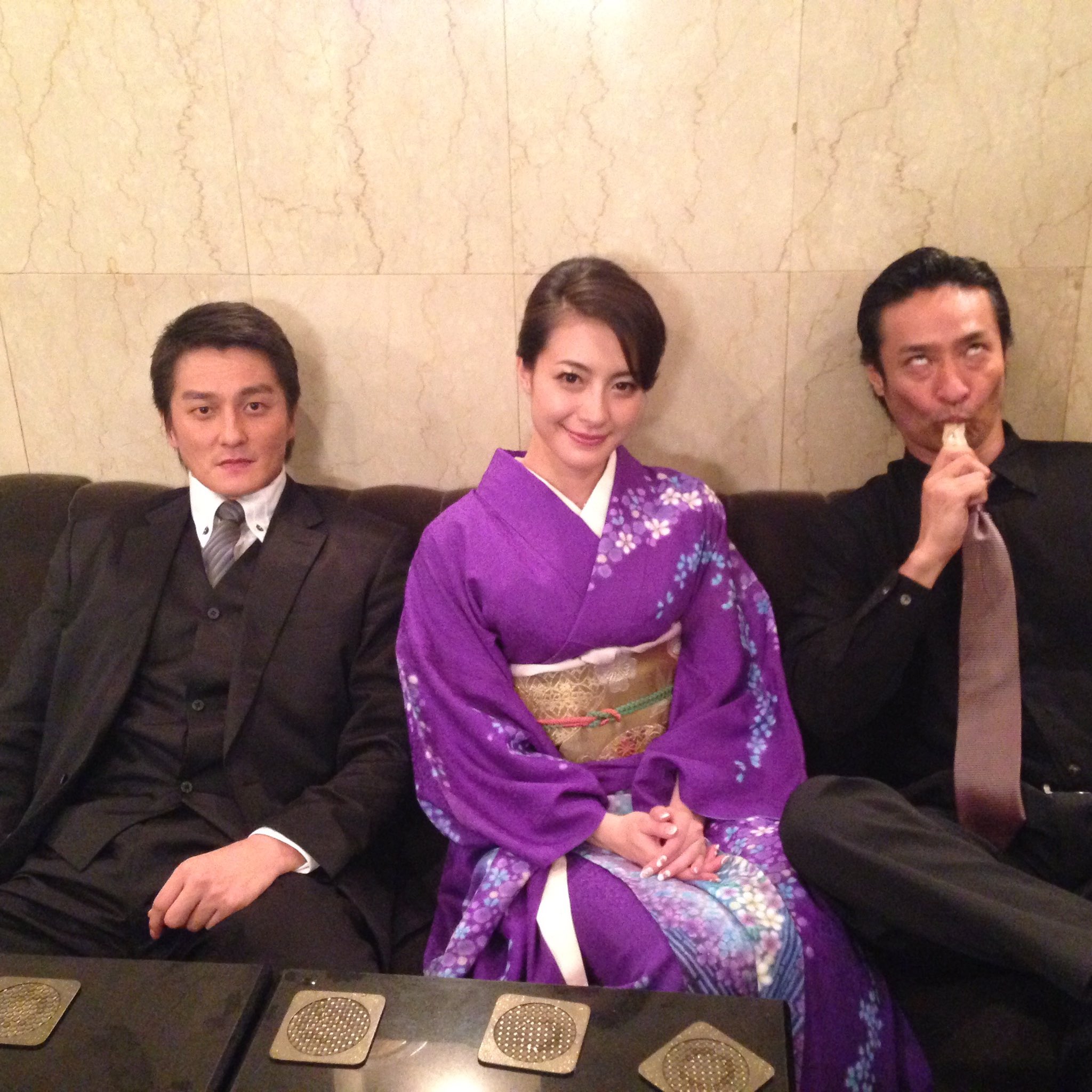 川村りか 在 Twitter 上 Line Liveで 大人気シリーズ 日本統一 から 知って下った方も多い事を知ったので 懐かしい写真を 山口さんこんな顔しかしない 日本統一 小沢仁志 さん 本宮泰風 さん 山口祥行 さん この世界観大好きです T Co