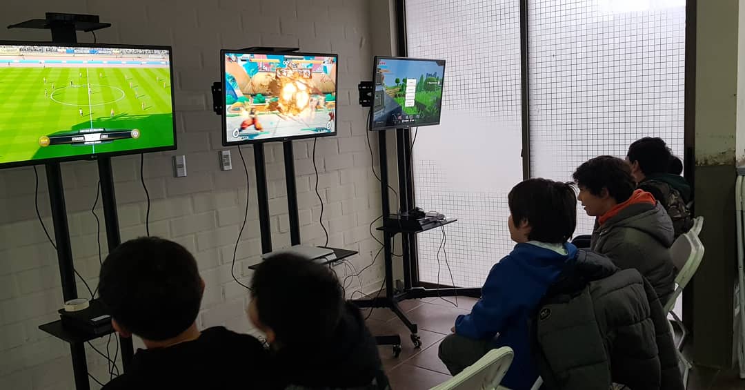 EventosKid's tweet image. FIESTAKID.CL

#piscinadepelotas #juegos #juegoselectronicos
#fiestasycumpleaños  #inflables #camaselasticas  #juegosmecanicos #carrodecompleto #modulosgamers #modulosps4  #eventosparaniños  #armatucumpleaños #organizadordecumpleaños #todocumpleaños 

+56950210483