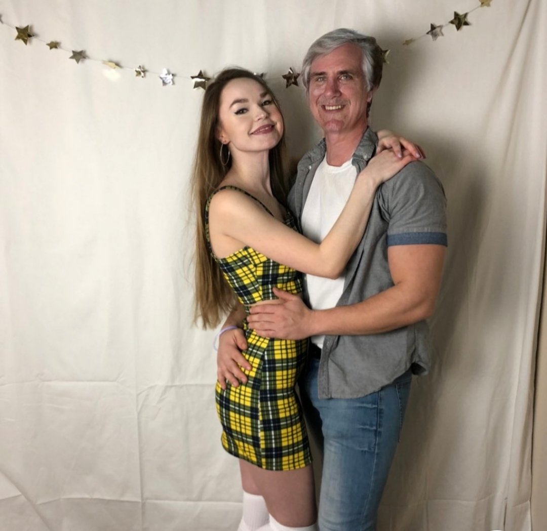 _AdamSteele's tweet image. this how i feel after buying deanna food