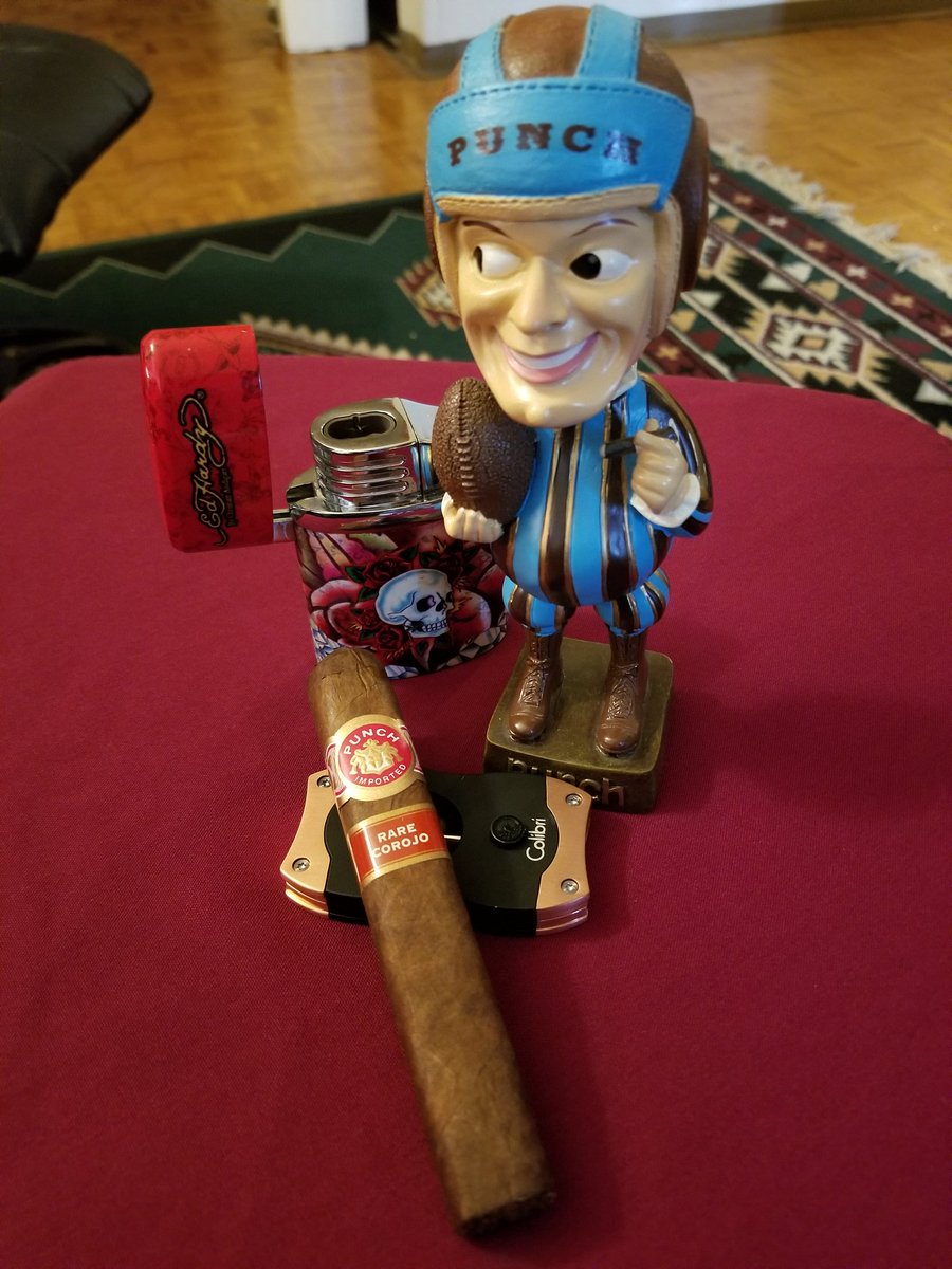 Relaxing with my buddy #MrPunch & Enjoying a delicious @punchcigars #RareCorojo @ChacocII @CigarChairman @cigarweekl @chaseyerself @Constan70997526 @BobbyZ256 @HN_JAD @JeffBOTL @Mike_W_Simpson @notbuncy @RobbieM93927968 @ValBradshaw @PistolCliff @sacredsmokes @BoneMaCracken