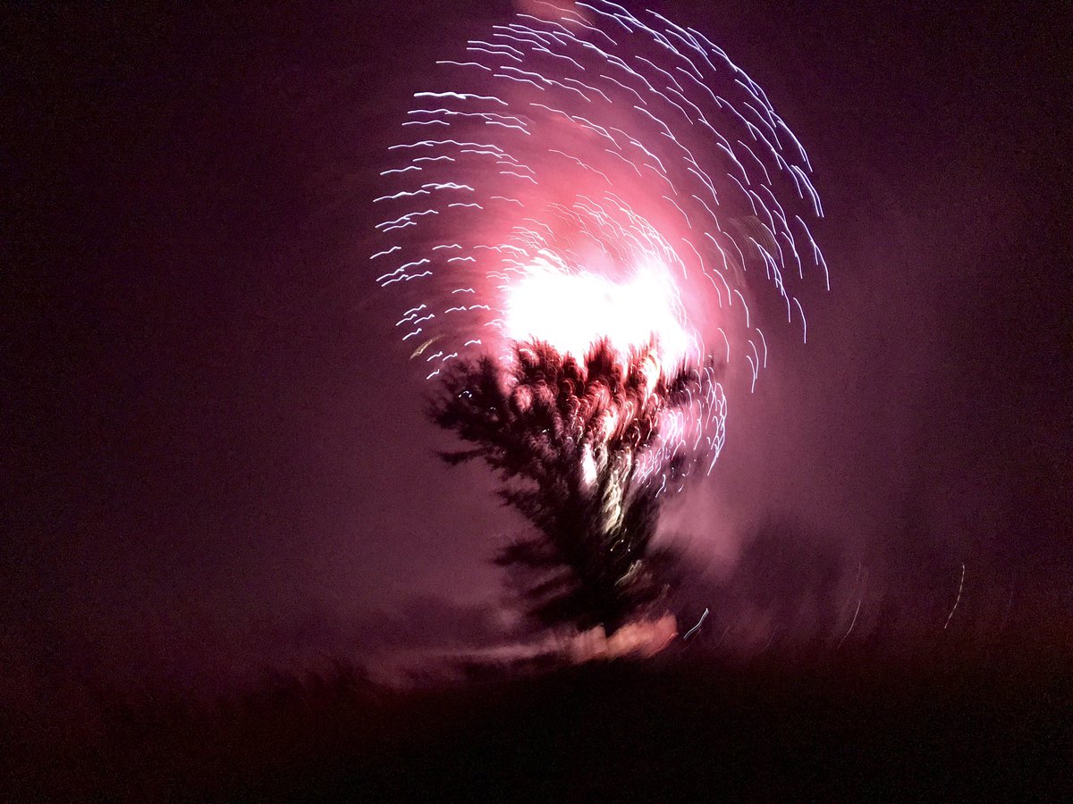 MedeiaStarfire's tweet photo. “Weiss Ring” • 2019
.
.
.
.
.
.
#4thofjuly #firecrackers #dreamyphotography #artisticphotography #artphotography #photographyart #art #aperture #artistic #blurryphotography #movingphotography #lightphotography #experimentalphotography #nightphotography #photography https://t.co/Eg06FfSqXp