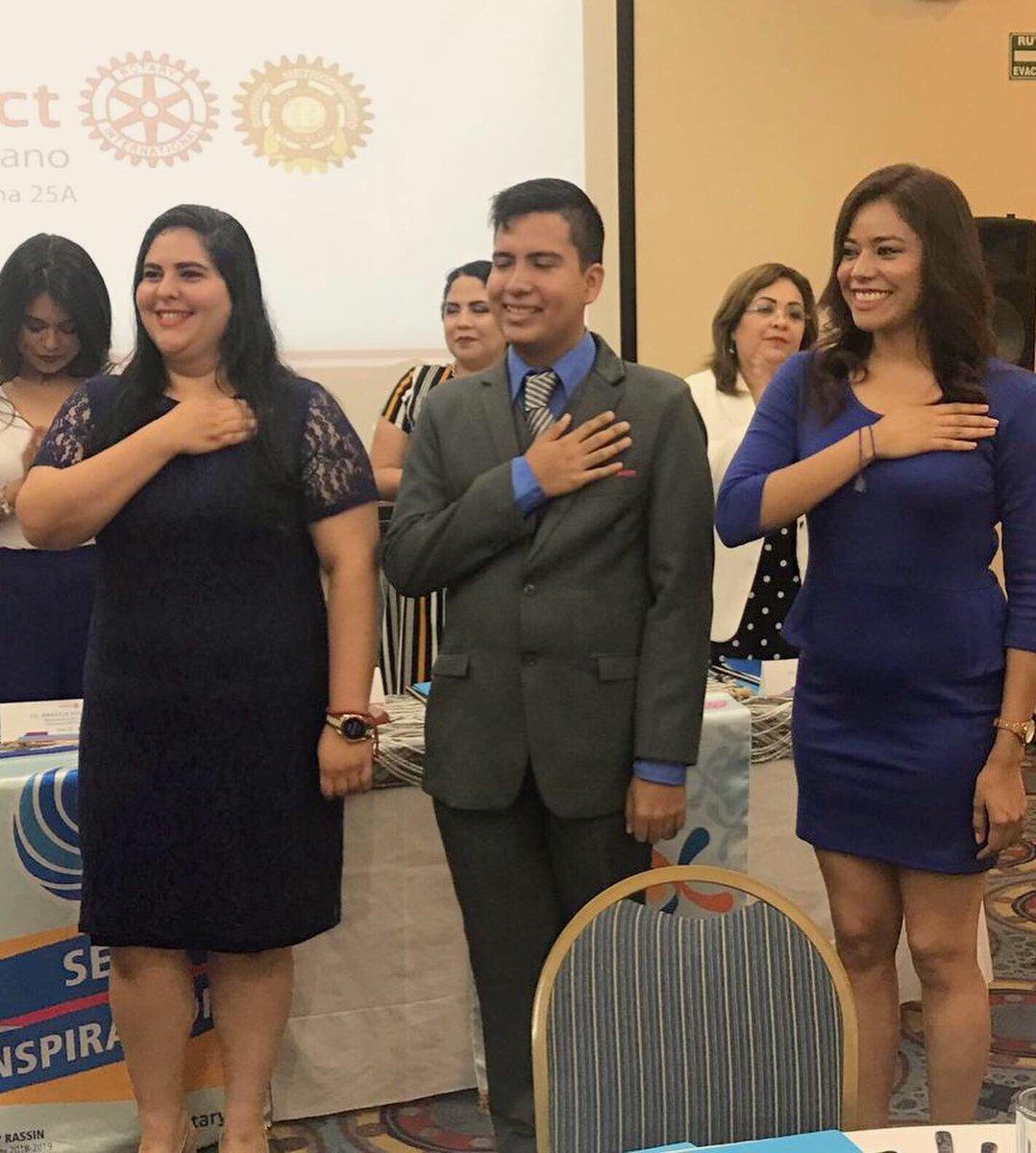 FannyAgundis's tweet photo. Abotonamiento como secretaria y embajadora “Club Rotaract Tampico Metropolitano” 2019-2020 💙🙌
#quelaruedasigagirando
#dardesiantesdepensarensi
#rotary #rotaract #rotaracts #rotaractpower #rotaractclub #rotaractor #rotaractinternational #distrito4130 https://t.co/BAH2AEBJnG