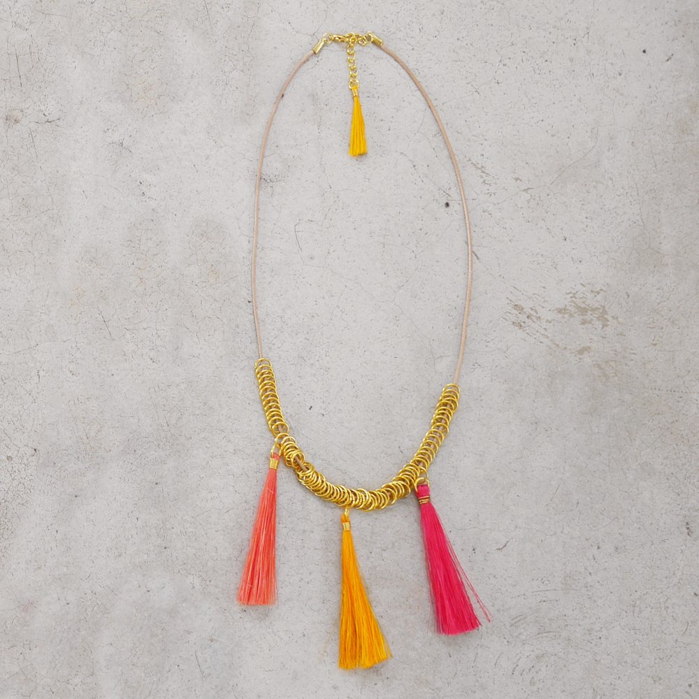 TintsabaCraft's tweet image. Necklace from our Tassels Collection ❤️💛❤️ 
#tintsaba

#remarkablewomen #masterweavers #swaziland #africa #handmade #fairtrade #ethical #sustainable #sisal #eswatini #necklace #jewellery #naturaljewellery #tassels #nickelfree #brass #mango #pink #silversmith #womenartisans