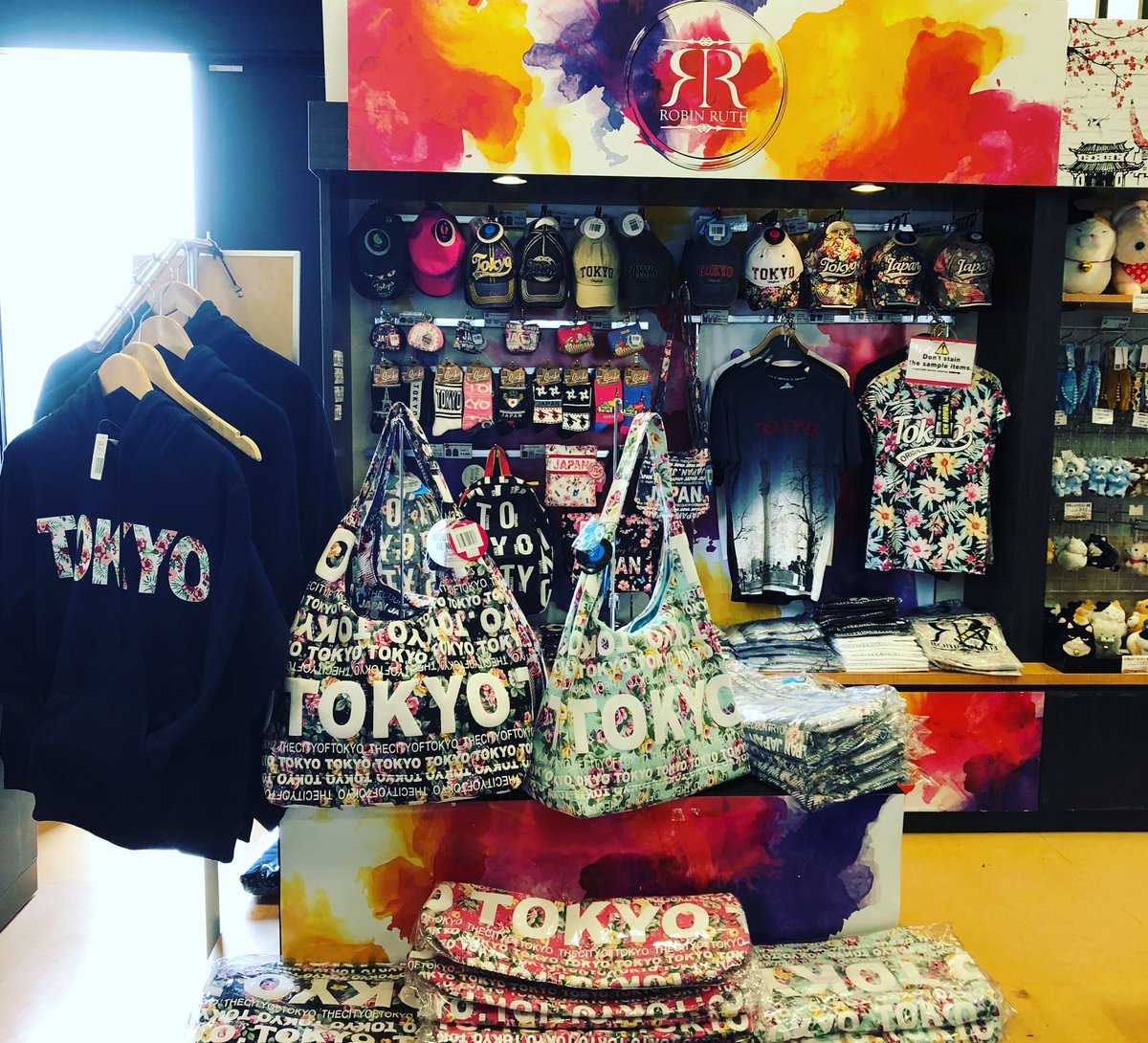 RobinRuthJP's tweet photo. Robin Ruth Japan🎌Hakone🗻 2019 Summer collection☀️😎❤️#robinruth #robinruthjapan #robinruthoriginal #benoticed #tokyo2020 #japanoriginal #japanbag #japancap #japanhat #japanbackpack #japansandal #japanpoloshirt #kawaii #flowerbag #flowerbackpack #sakurabag #japansocks #fujisan https://t.co/yGjyjICEZB