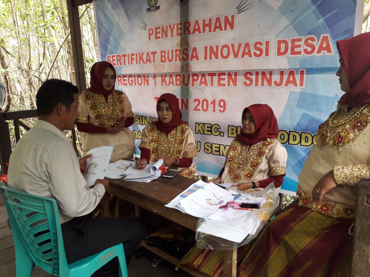 #BursaInovasiDesa2019 
<a href="/jokowi/">Joko Widodo</a> 
<a href="/EkoSandjojo/">Eko P. Sandjojo</a> 
<a href="/taufikmadjid71/">IG : taufik.madjid</a>