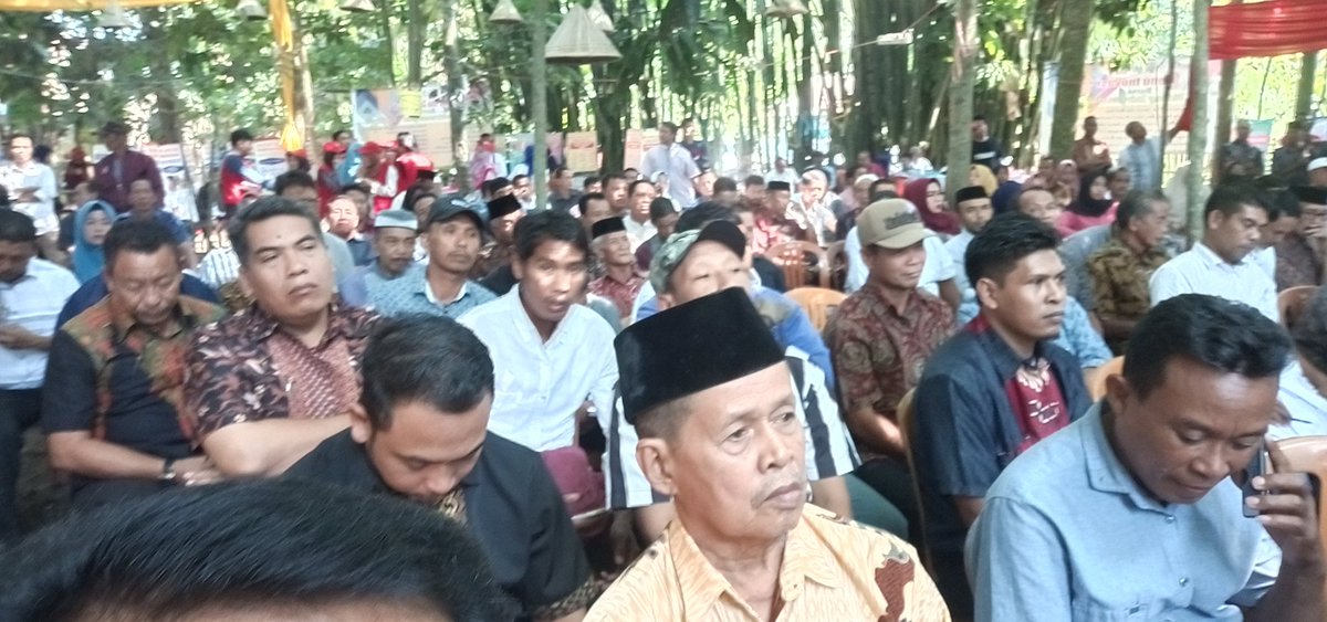 Suryadharma411's tweet photo. 3. Patisipatif. 
Pemerintah desa dan tokoh masyarakat membludak pada
Pelaksanaan BID Kab Gowa.

#BursaInovasiDesa2019
@jokowi 
@EkoSandjojo 
@anwsanusi 
@taufikmadjid71 
@fachrilabalado 
@P3MD_SULSEL https://t.co/dLO3oHTNLy